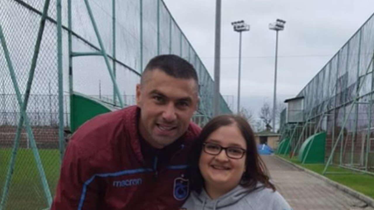 Burak Yılmaz'a Sürpriz Hediye