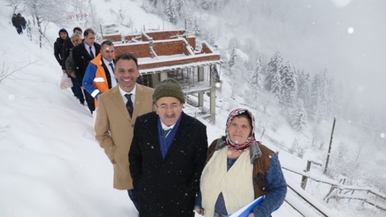 Eren Bülbül’ün mezarının bulunduğu yerde ailesi için yapılan evin yapımı karda kışta devam ediyor