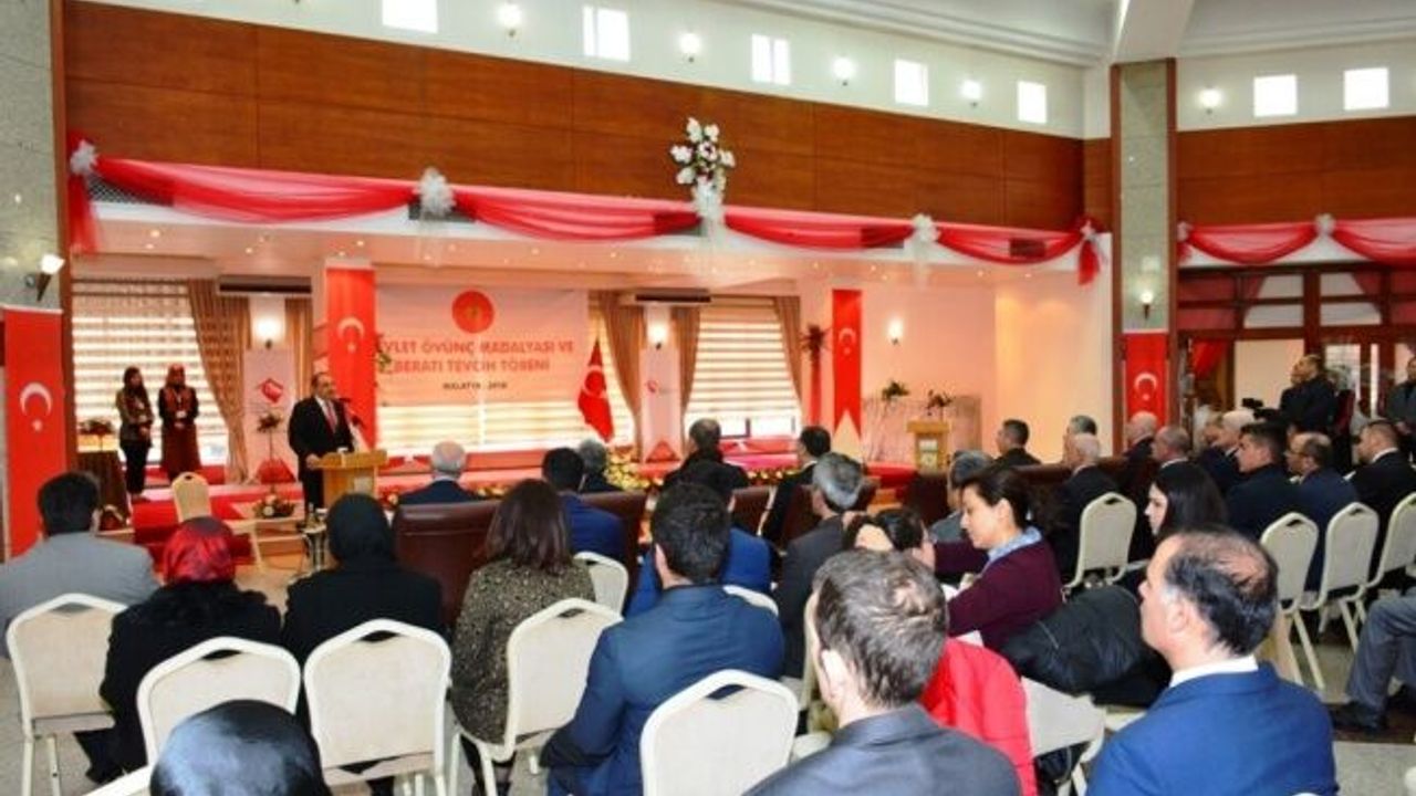 Şehit yakınlarına ve gazilere Devlet Övünç Madalyası verildi