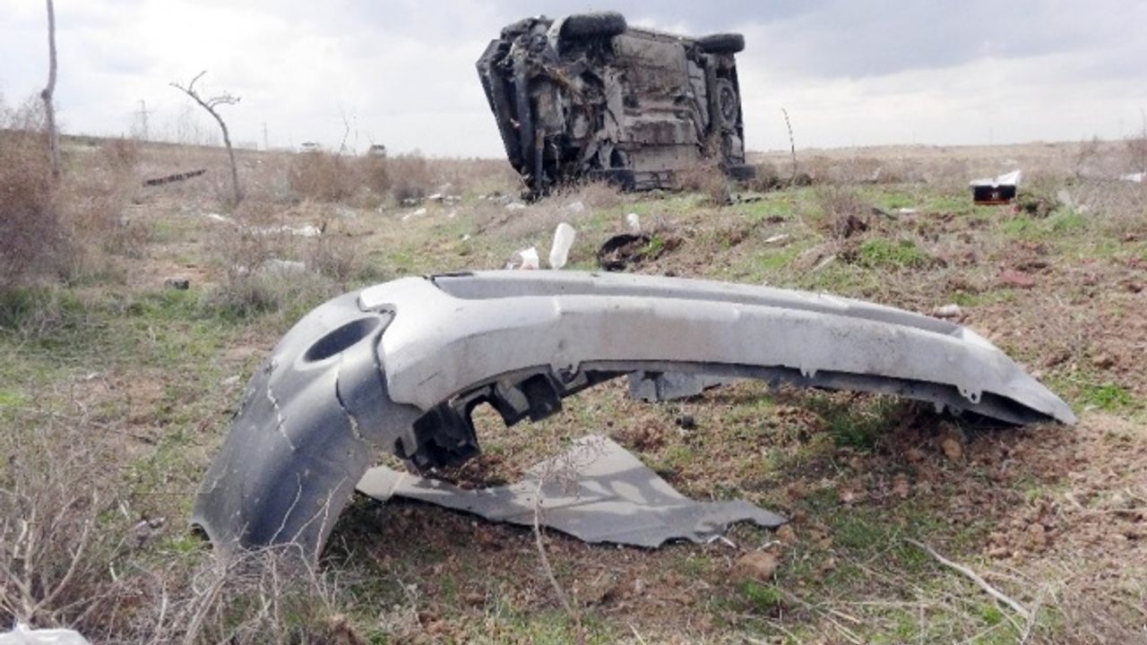 (Özel) Aksaray’da çarpışan otomobillerin görüntüleri güvenlik kamerasında