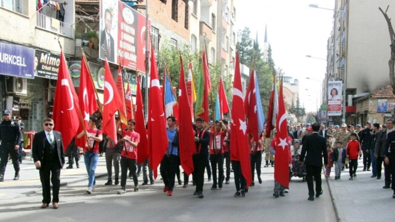 Çanakkale Zaferi’nin yıl dönümünde gelen Afrin zaferi Kilislileri sokağa döktü