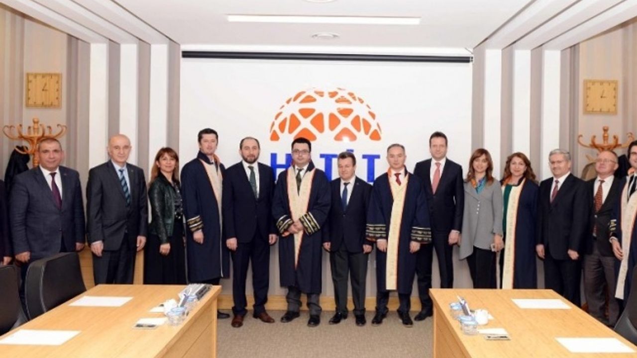 Rektör Alkan unvanda yükselen akademik personel cübbe giydirdi