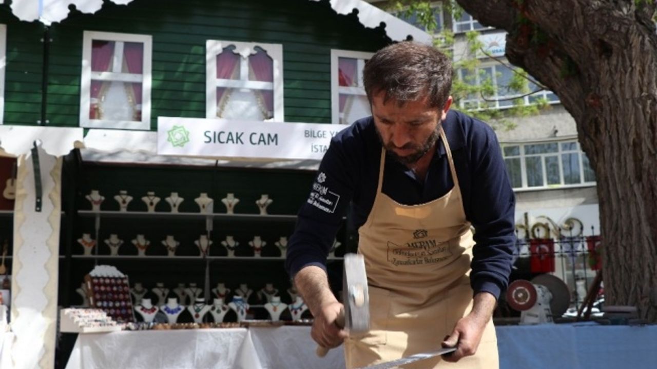 30 yıllık kılıç ustası Hasan Hamza Aydın: "Tarihi dizilerin ürünlerimize faydası çok"