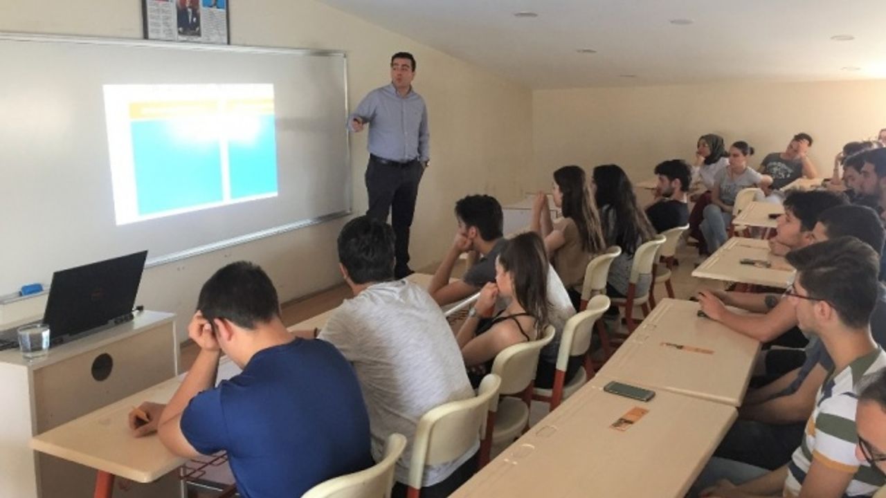 Eğitim Danışmanı Alper Aksoy: “Robotlaşma bazı meslekleri öldürecek”