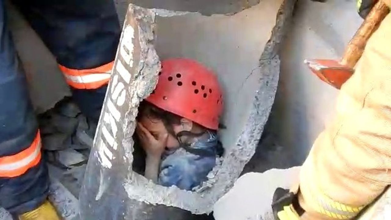 (Özel) Künkün içine sıkışan çocuk, itfaiye tarafından kurtarıldı