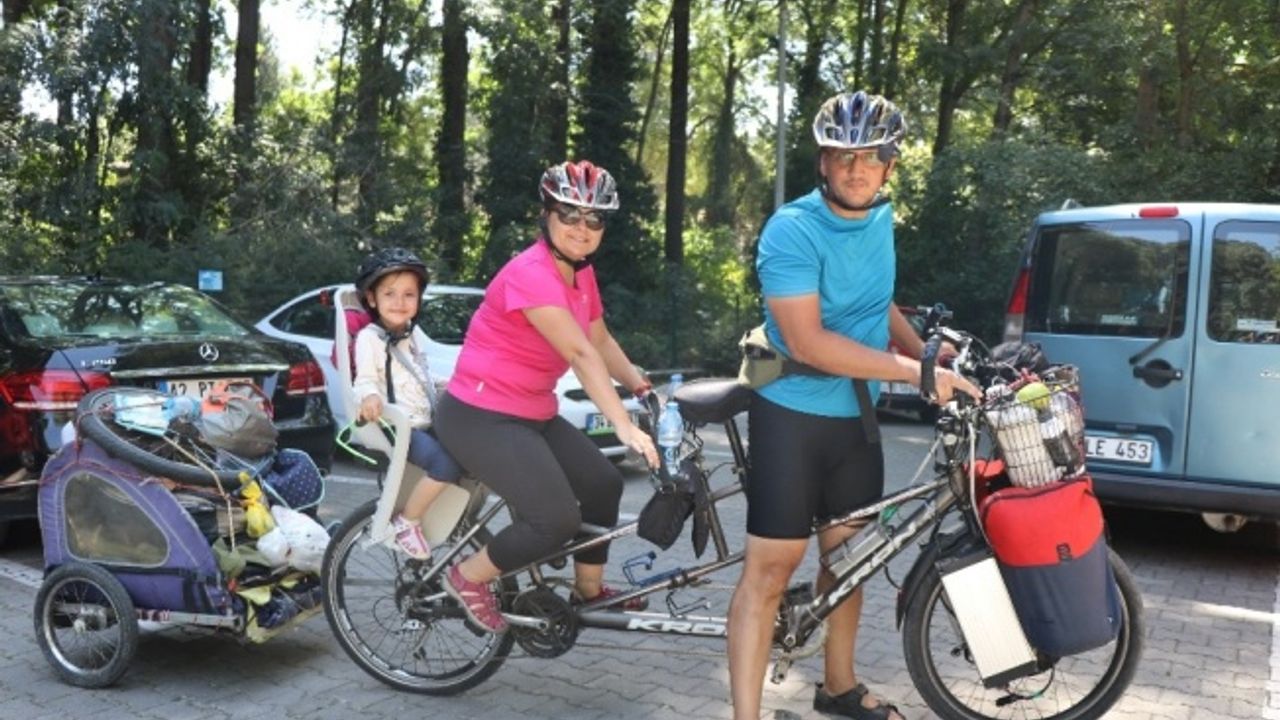 (Özel) Öğretmen çift 4 yaşındaki kızıyla bin 500 kilometre pedal çevirecek