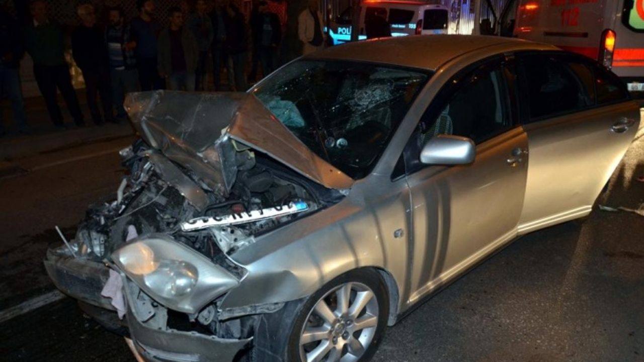 Amasya'da iki otomobil çarpıştı: 4 yaralı