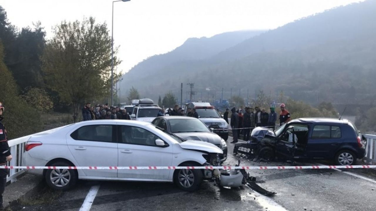 Karabük'teki zincirleme trafik kazasında 4 kişi yaralandı