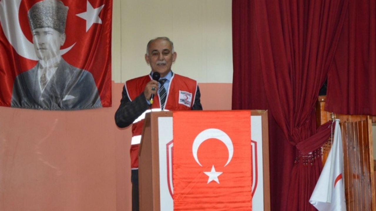 Türk Kızılay'dan ihtiyaçlı öğrencilere mont yardımı