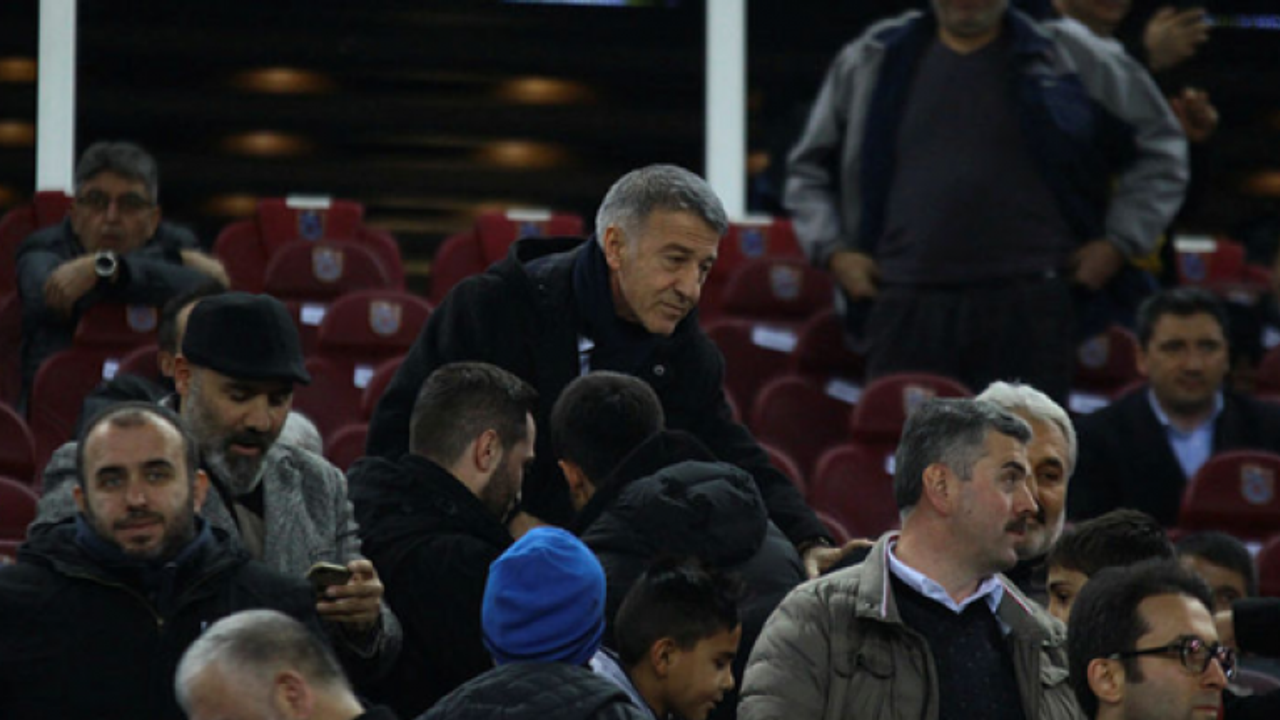 Trabzonsporlu Yöneticiler Stadyumda Toplantı Yaptı