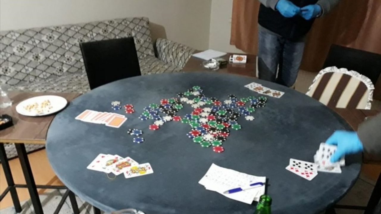 Bolu'da evde kumar oynayan 13 kişiye para cezası