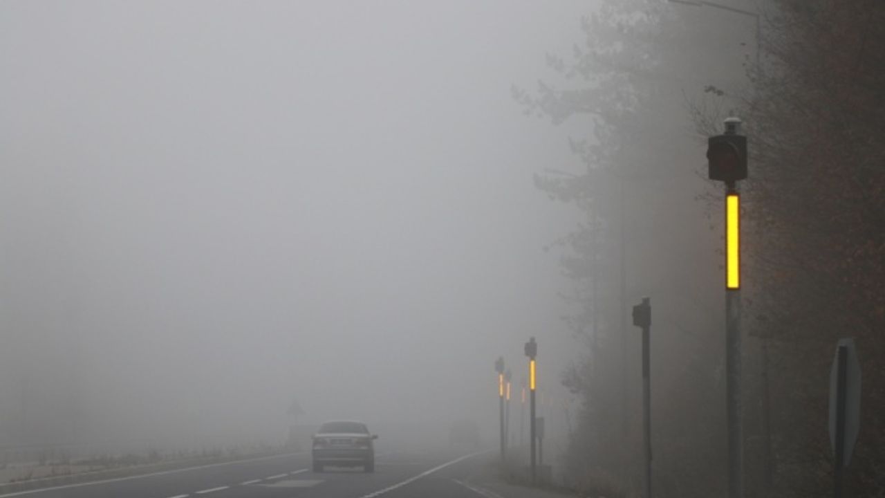 Bolu ve Düzce'de yoğun sis trafiği olumsuz etkiliyor