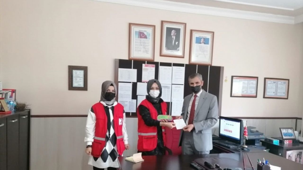 Kastamonu'da ilkokul öğrencilerinden İzmir'deki depremzedelere yardım