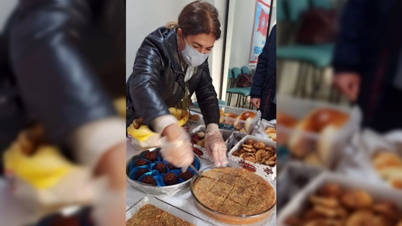 Zonguldak'ta öğretmenler sağlık çalışanlarına pasta börek hazırlayarak destek oldu