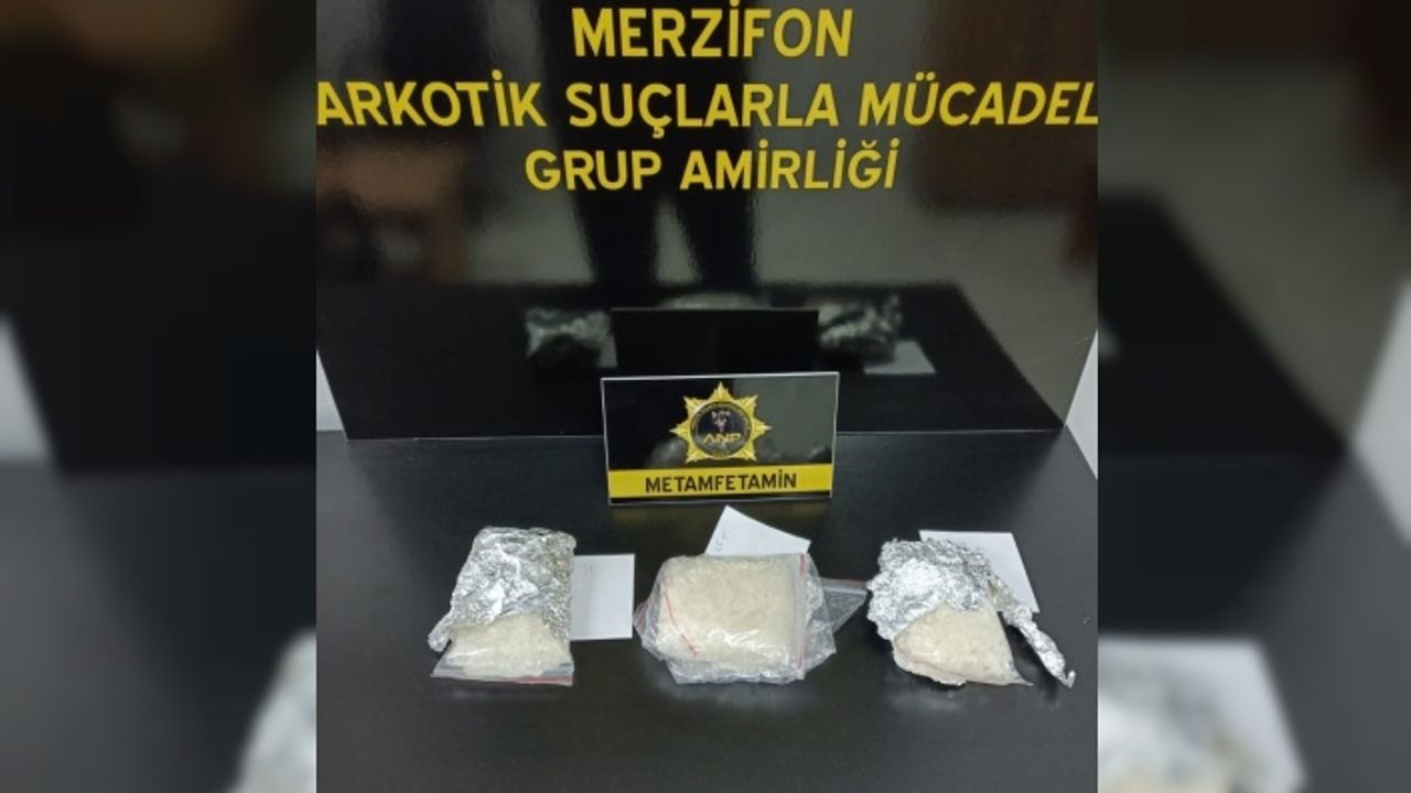 Amasya'da narkotik köpeği "Gece" otomobil kaputuna gizlenmiş uyuşturucuyu buldu