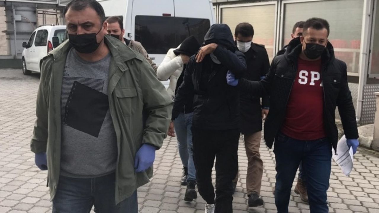 Samsun'da kendilerini polis olarak tanıtıp bir kişiyi kaçıran 4 şüpheli adliyede