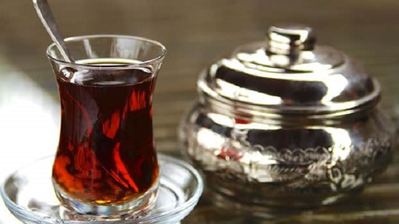 Çay Tiryakileri Dikkat! Bakın Hangi Hastalıklara Davetiye Çıkarıyor?
