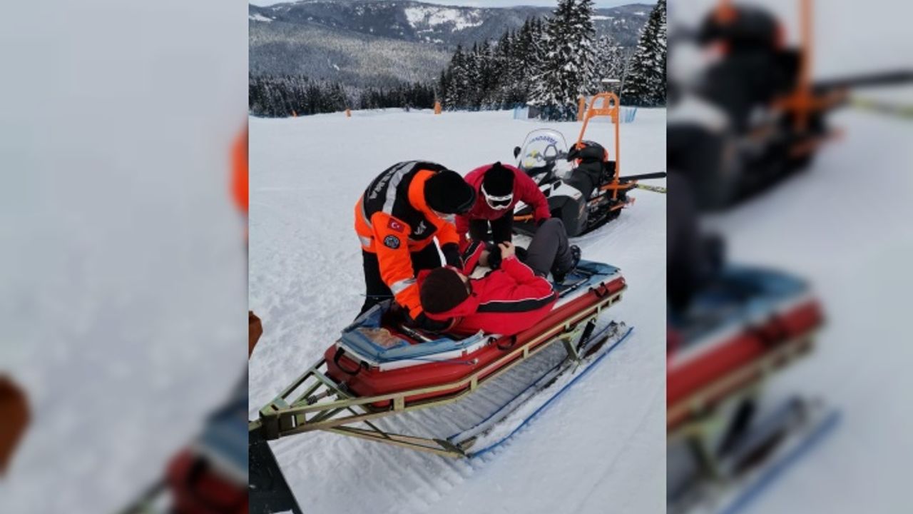 Ilgaz Dağı'nda kaza geçiren kayakçılara ilk müdahaleyi jandarma yapıyor