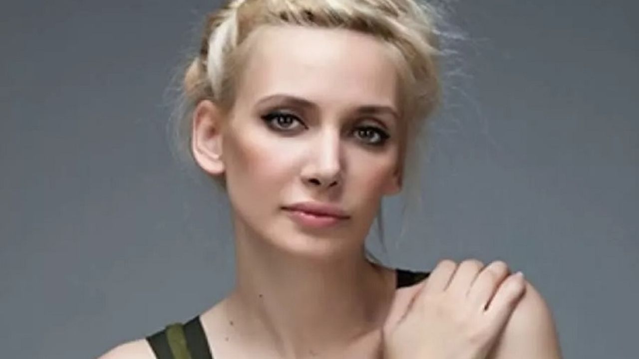 Şarkıcı Gökçe Koronavirüsten İki Yakınını Kaybetti!