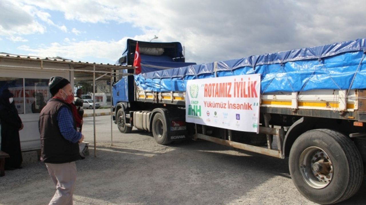 Sinop İHH, Suriye'ye insani yardım malzemesi gönderdi