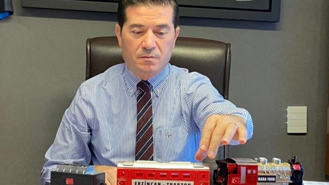 Trabzon Milletvekili Ahmet Kaya’dan Ulaştırma bakanına hediye tren