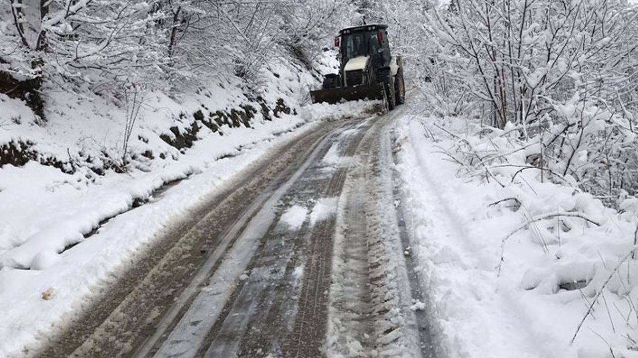 Trabzon'da 57 mahalle yolu ulaşıma kapandı