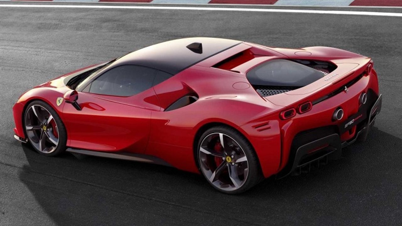 Ferrari'nin ilk elektrikli modeli tanıtıldı