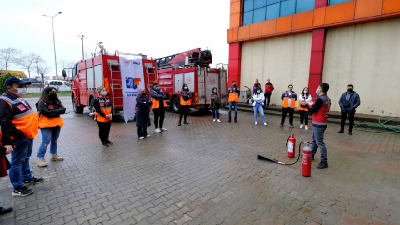 Giresun Belediyesi İtfaiyesi AFAD gönüllülerine yangın eğitimi verdi