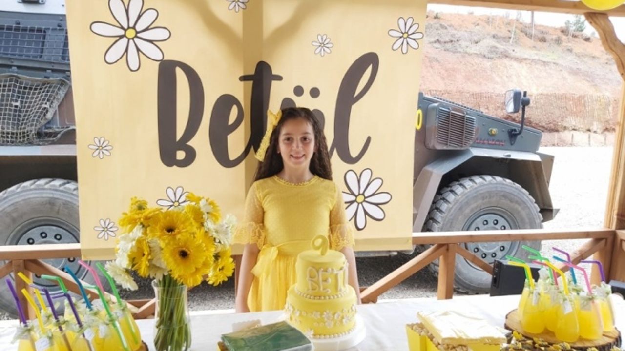 Trabzon'da özel harekatçılar, şehit meslektaşlarının kızını doğum gününde yalnız bırakmadı