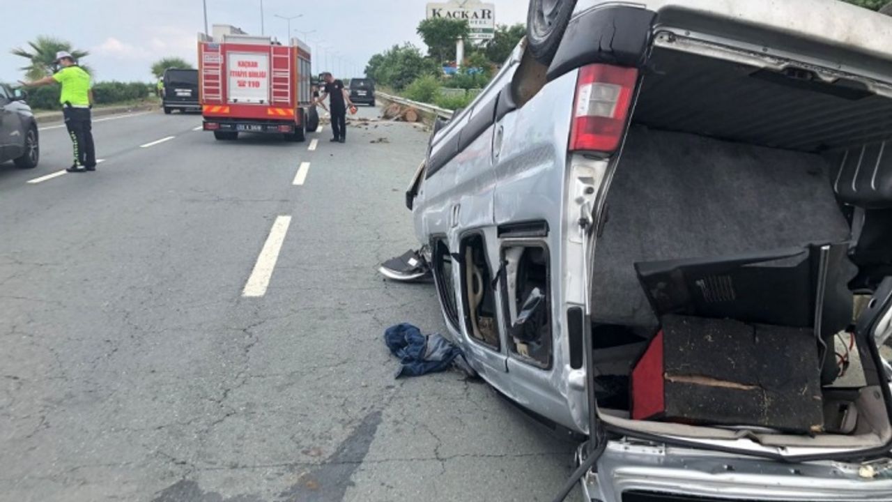 Trabzon plakalı araç Rize'de kaza yaptı! 1 Yaralı