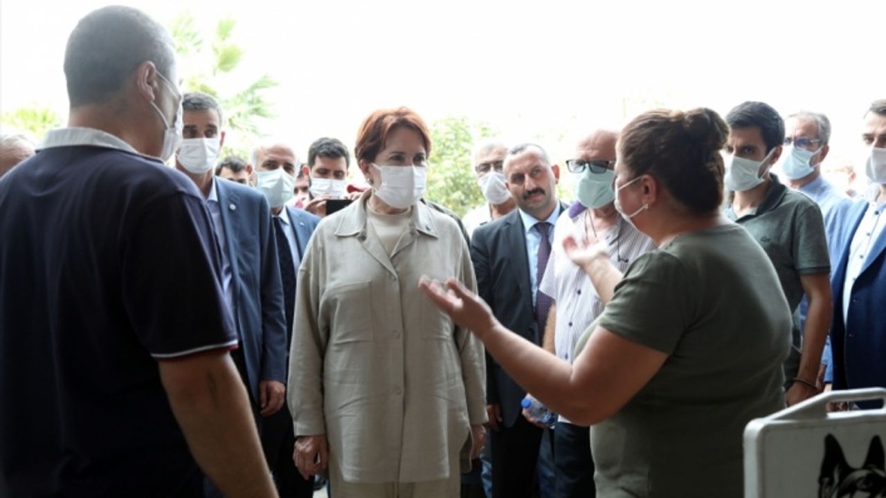 İYİ Parti Genel Başkanı Akşener, Sinop'ta esnafı ziyaret etti