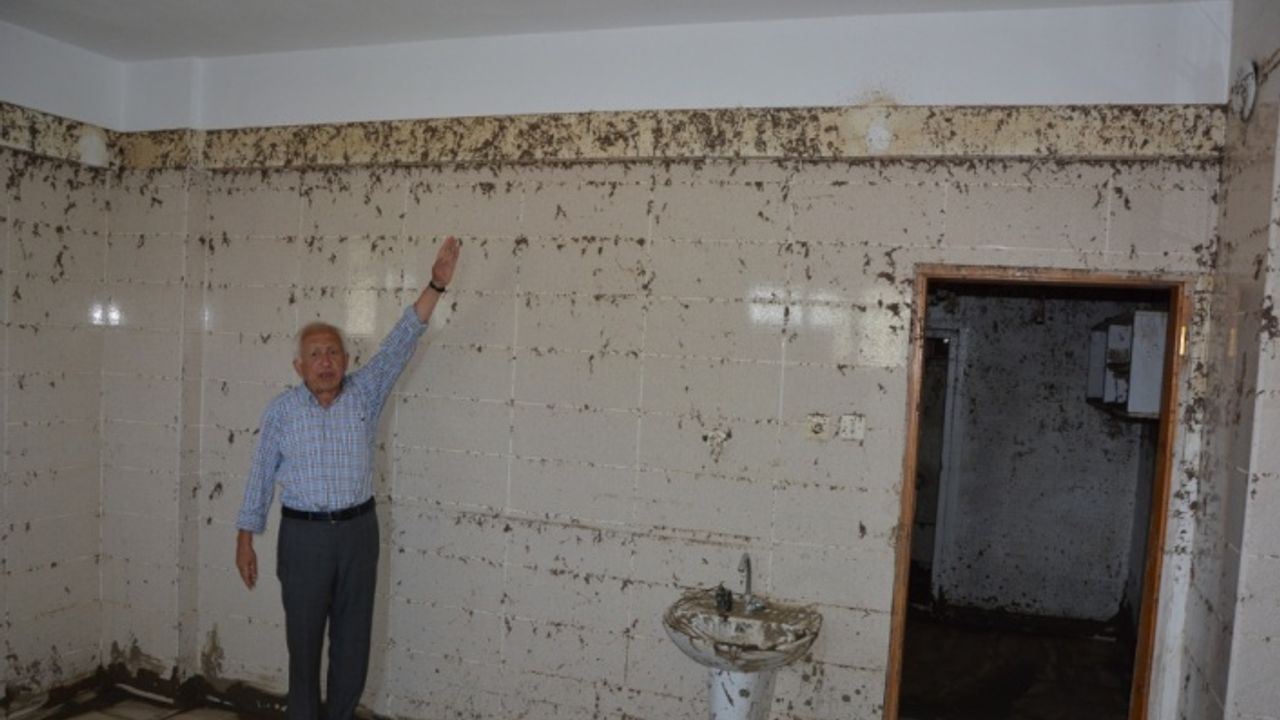 Kastamonu'daki selde bakkal ve bal süzme tesisi zarar gören baba oğul işi bırakma noktasına geldi