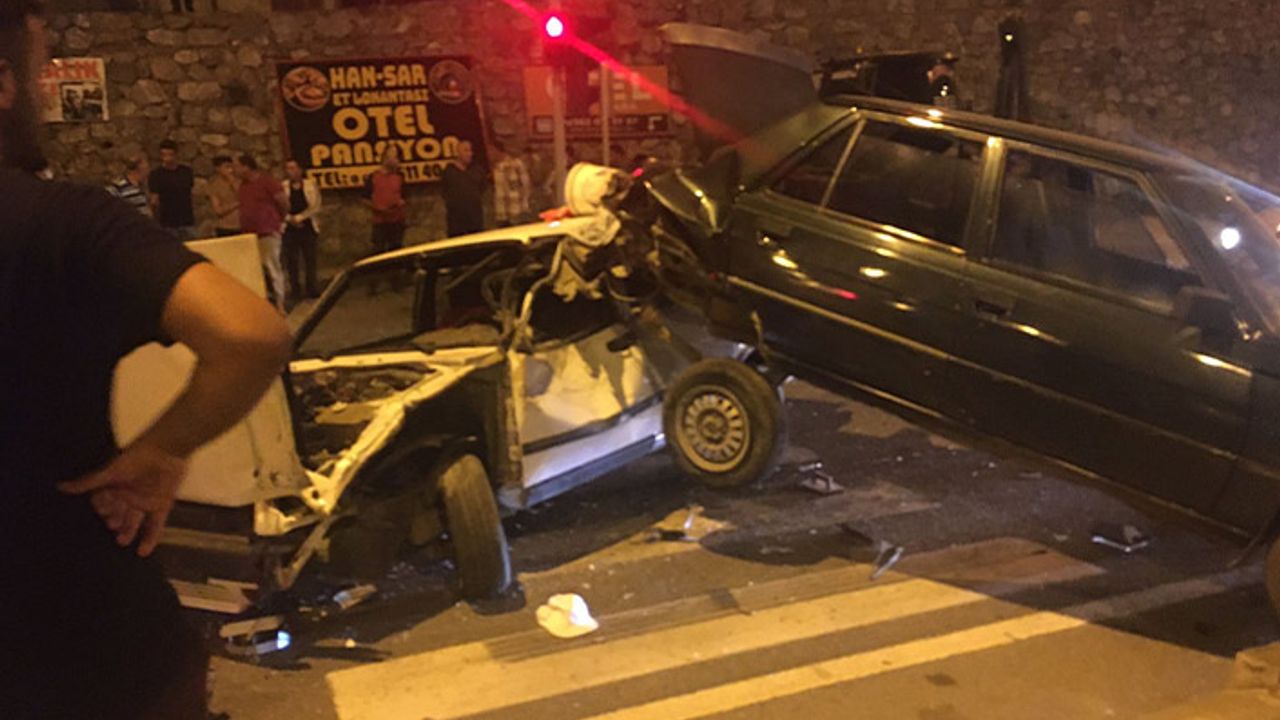 Samsun'da kaza sonrası araçlar pert oldu