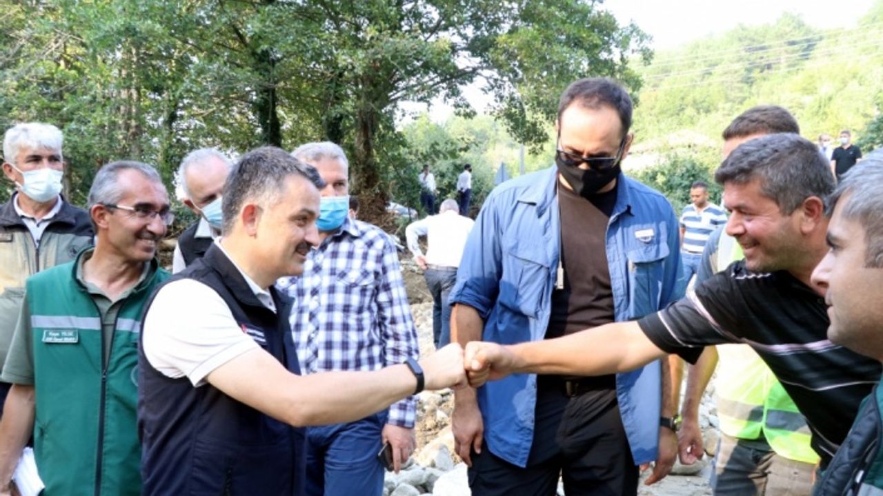 Tarım ve Orman Bakanı Pakdemirli, selden etkilenen Özlüce ve İlişi köylerini ziyaret etti