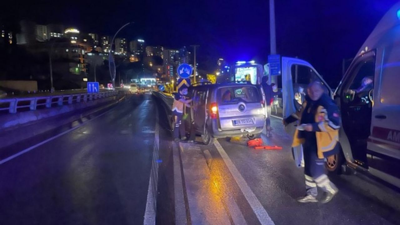 Trabzon'da kontrolden çıkan kamyonet refüje çarptı: 4 yaralı