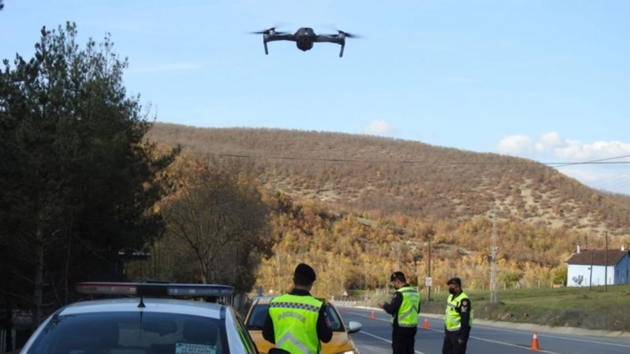 Kavak'ta drone ile trafik denetiminde 8 sürücüye ceza kesildi