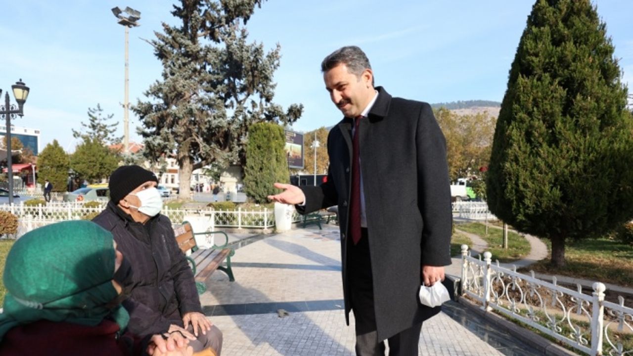 Tokat Belediye Başkanı Eroğlu vatandaşlara çay ikram etti