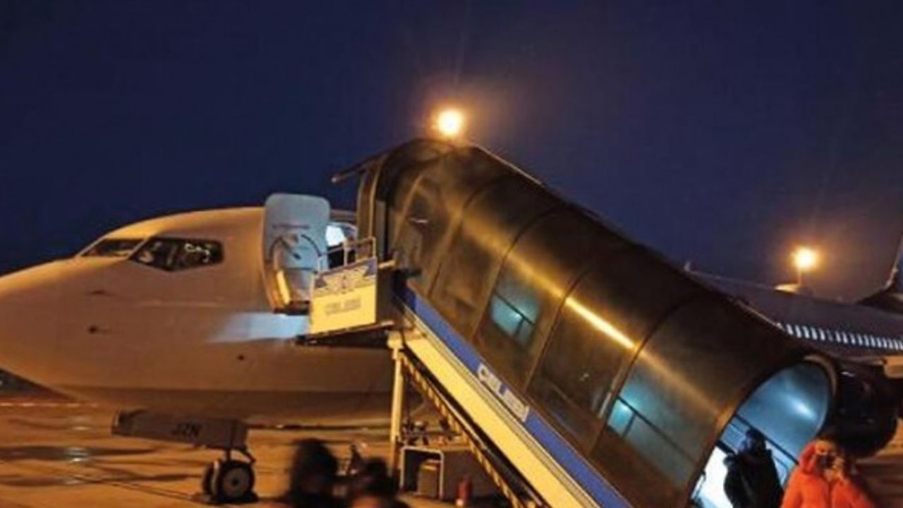 Anadolu Jet uçağı Erzurum'a acil iniş yaptı