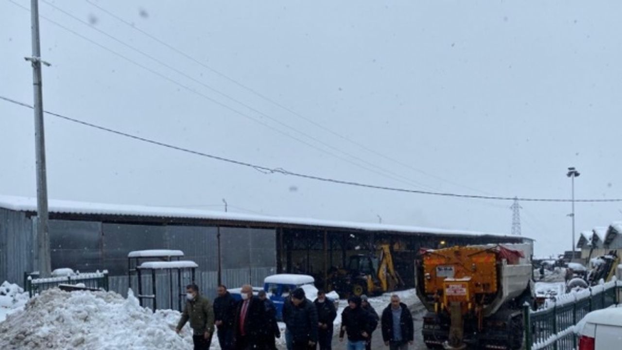 Ereğli'de ekipler karla mücadele mesaisinde