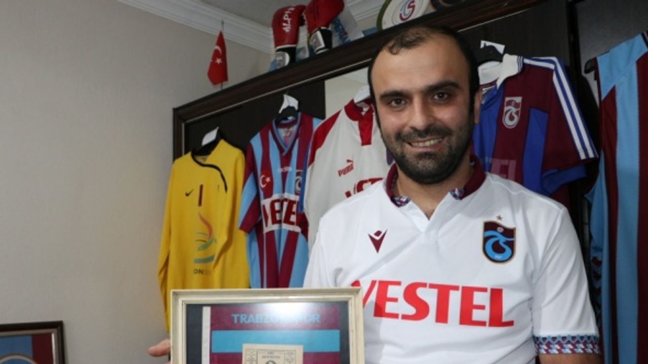 Trabzonspor taraftarı genç, takımına ait yüzlerce nostaljik eşya biriktirdi