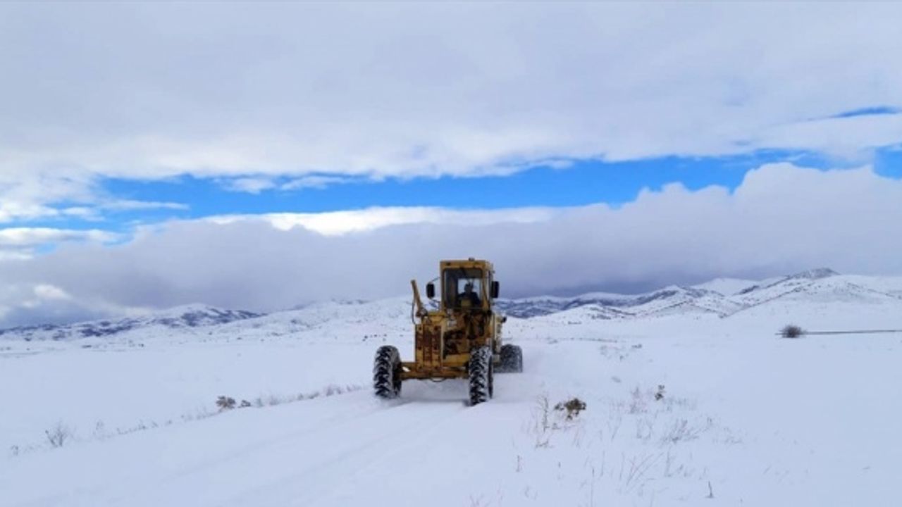 Gümüşhane'de 62 köy yolu kardan ulaşıma kapandı