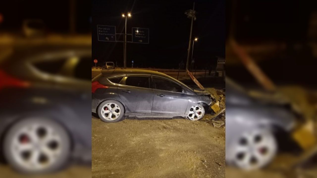 Karabük'te otomobiliyle duvara çarpan alkollü sürücü yaralandı