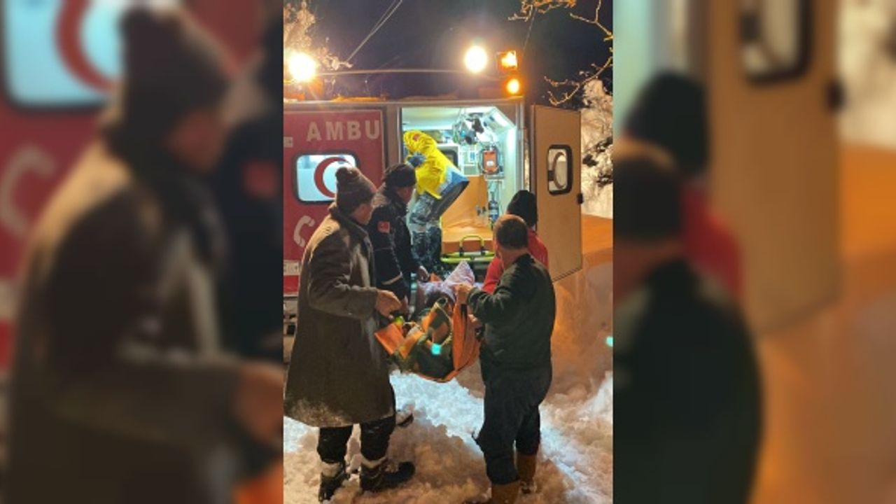 Kastamonu'da kar nedeniyle mahsur kalan 17 hasta hastaneye ulaştırıldı