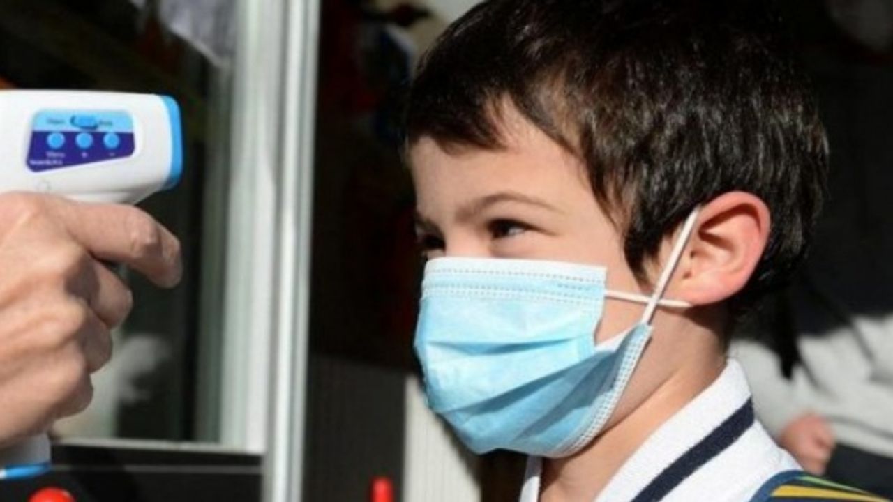 Okullarda korkutan olay: Çocuklara nasıl maskeler veriliyor?