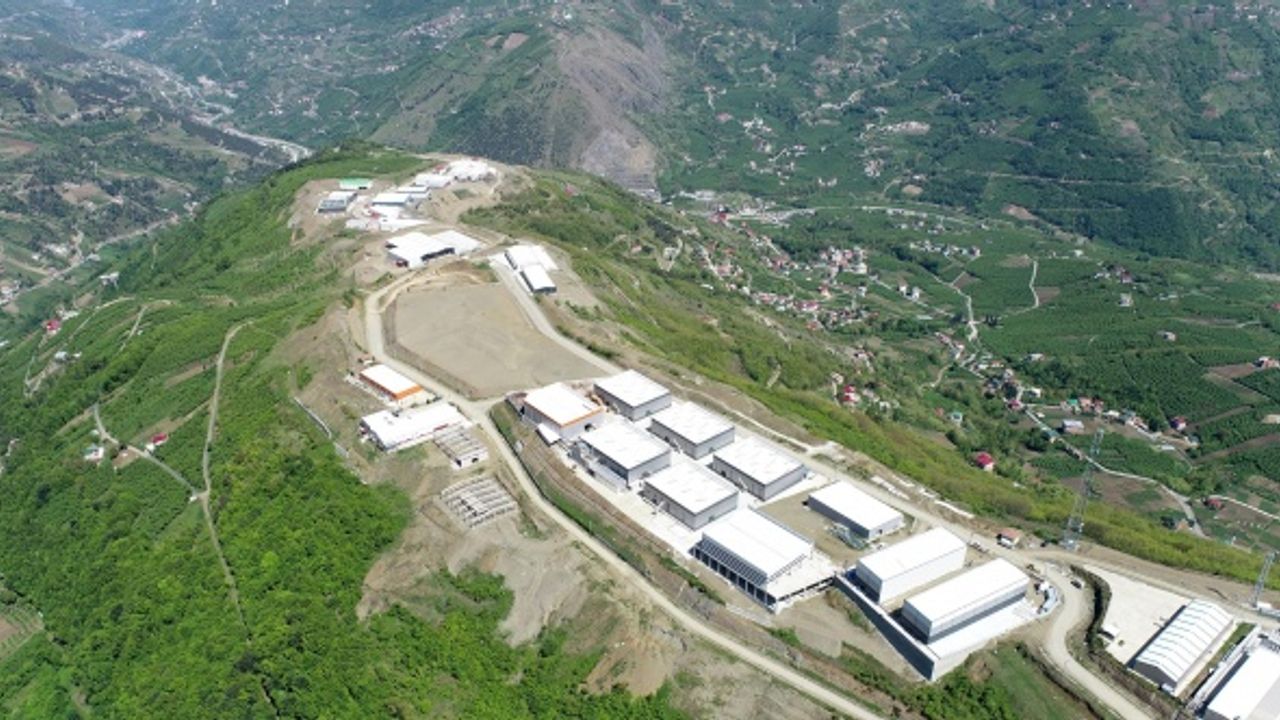 Trabzon'da dağın tepesinde 32 fabrika üretim yapıyor