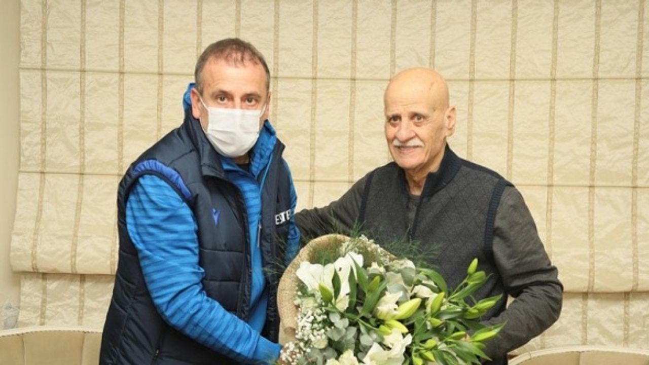 Trabzonspor'un Efsanesi Ahmet Suat Özyazıcı Ameliyat Oldu