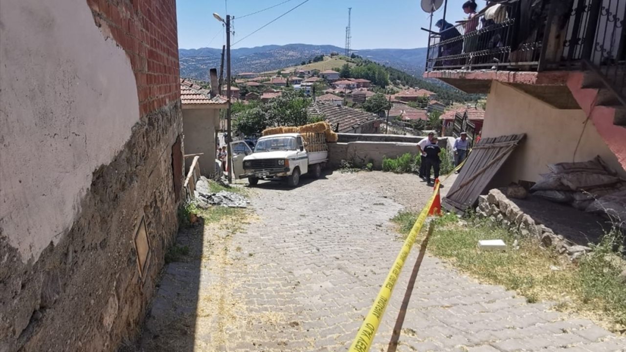 Amasya'da kamyonetin altında kalan çocuk öldü