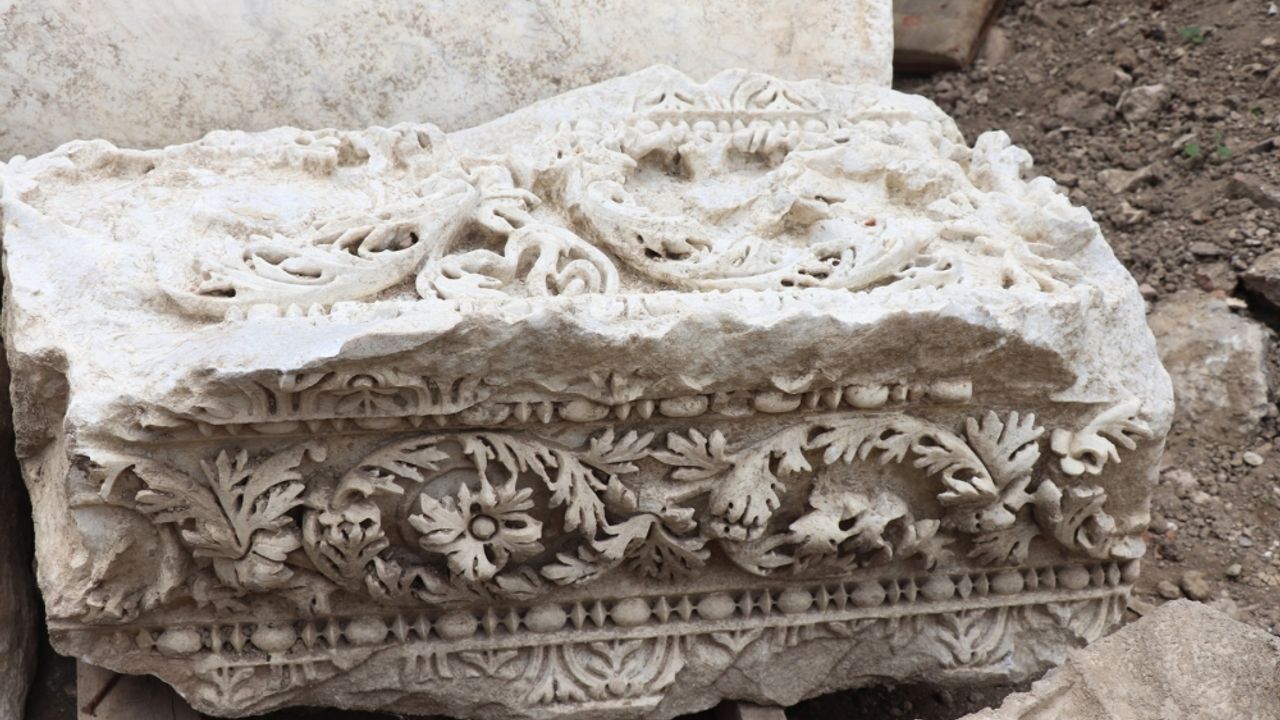 Düzce'deki antik kentte mermer blok ve mimari figürler bulundu