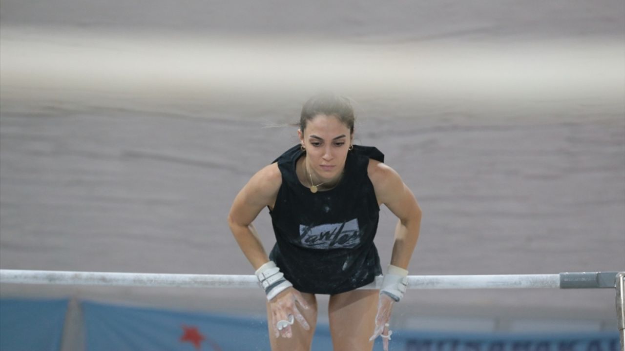 Milli cimnastikçi Göksu Üçtaş Şanlı, Avrupa Şampiyonası'nda başarı için form tutuyor: