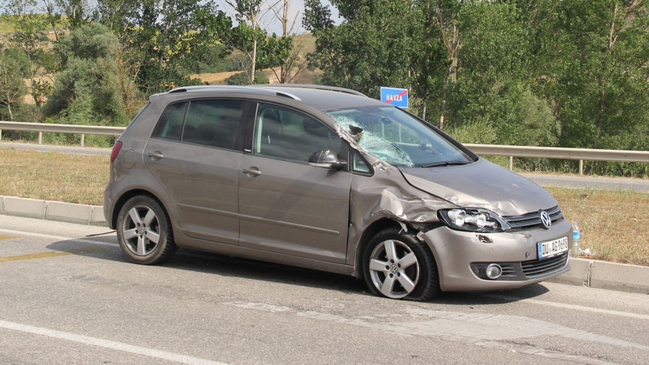 Samsun'da tır ile çarpışan otomobildeki 2 kişi yaralandı